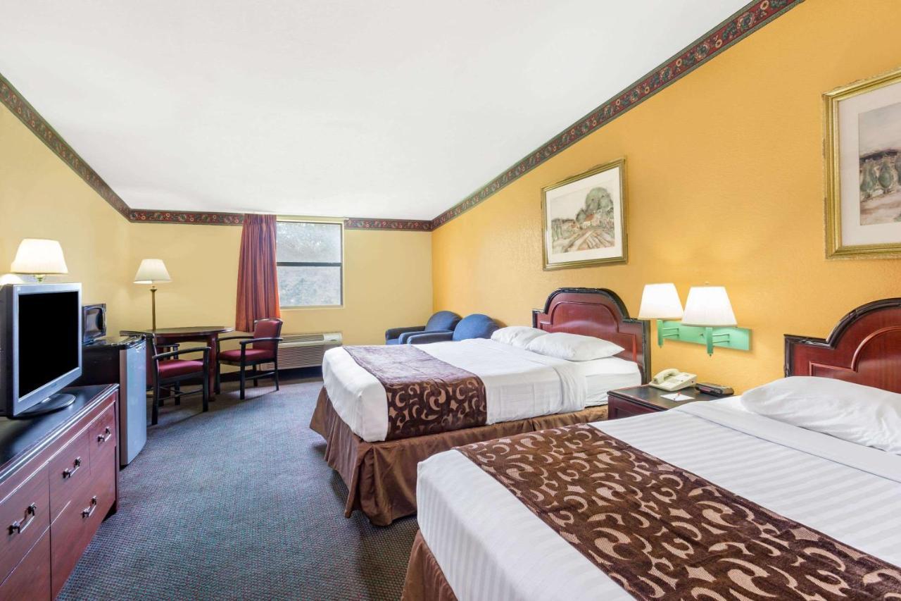Howard Johnson By Wyndham Lake City Εξωτερικό φωτογραφία