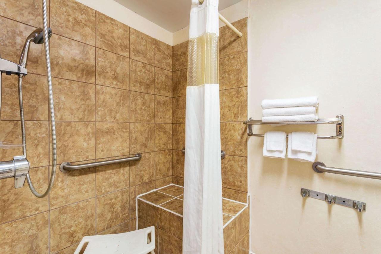 Howard Johnson By Wyndham Lake City Εξωτερικό φωτογραφία