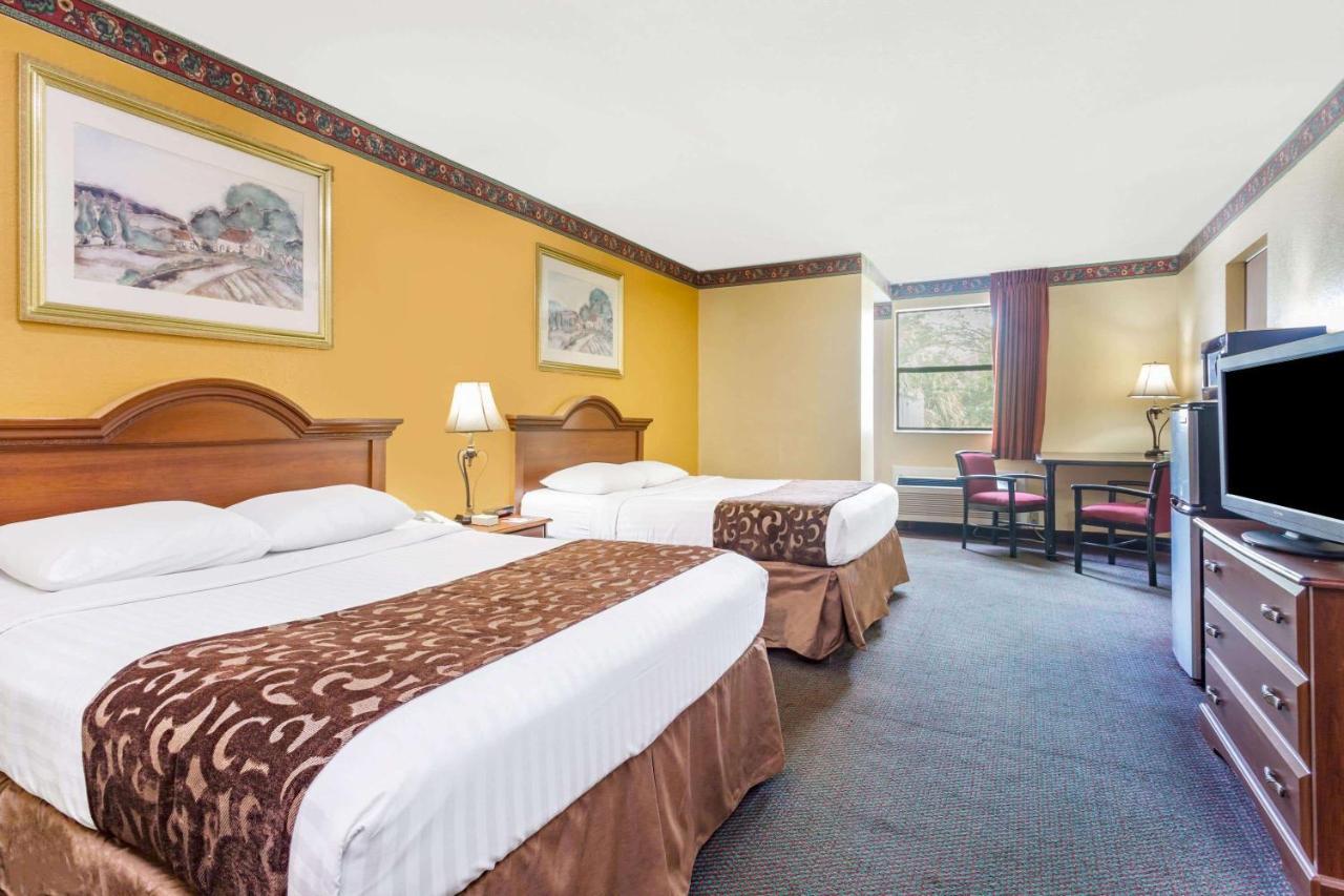Howard Johnson By Wyndham Lake City Εξωτερικό φωτογραφία