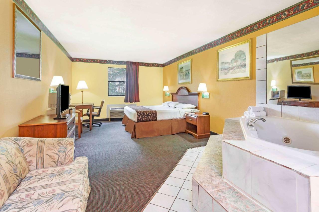 Howard Johnson By Wyndham Lake City Εξωτερικό φωτογραφία