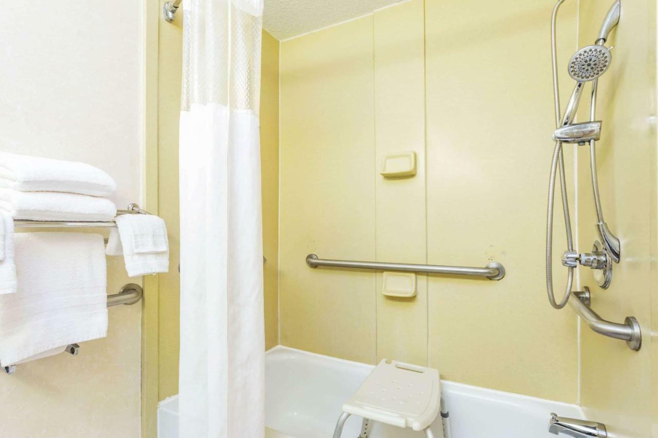 Howard Johnson By Wyndham Lake City Εξωτερικό φωτογραφία